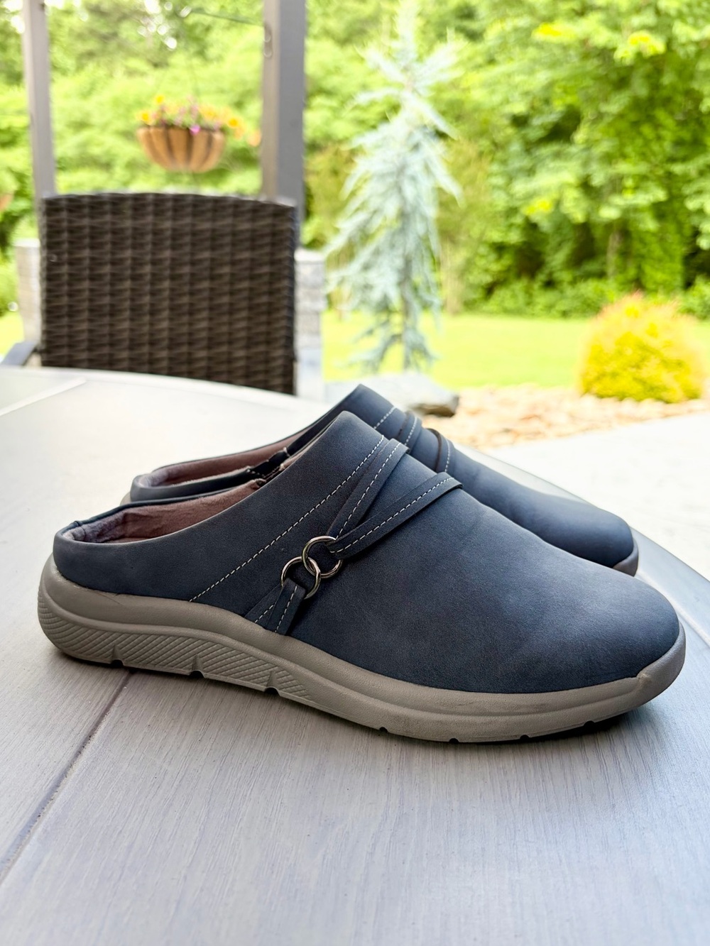 J Sport Comfort Slip-On Mules with Gunmetal Ring Accent in Navy Size 6 💕🩶